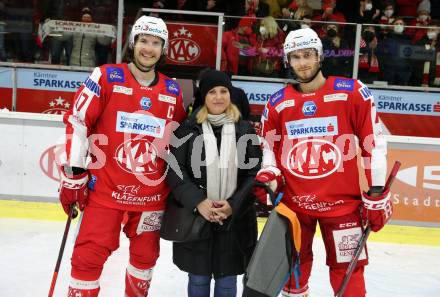 EBEL. Eishockey Bundesliga. KAC gegen	VSV. Manuel Ganahl, Spieler des Abends Niklas Andre Wuerschl (KAC). Klagenfurt, am 25.1.2022.
Foto: Kuess
www.qspictures.net

---
pressefotos, pressefotografie, kuess, qs, qspictures, sport, bild, bilder, bilddatenbank