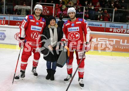 EBEL. Eishockey Bundesliga. KAC gegen	VSV. Manuel Ganahl, Spieler des Abends Niklas Andre Wuerschl (KAC). Klagenfurt, am 25.1.2022.
Foto: Kuess
www.qspictures.net

---
pressefotos, pressefotografie, kuess, qs, qspictures, sport, bild, bilder, bilddatenbank