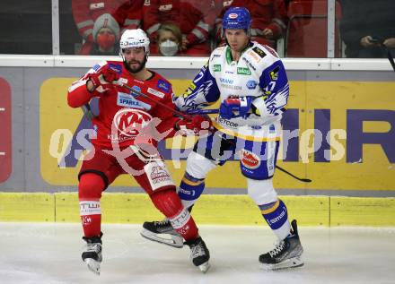 EBEL. Eishockey Bundesliga. KAC gegen	VSV. Steven Strong,  (KAC),   Scott Kosmachuk (VSV). Klagenfurt, am 25.1.2022.
Foto: Kuess
www.qspictures.net

---
pressefotos, pressefotografie, kuess, qs, qspictures, sport, bild, bilder, bilddatenbank