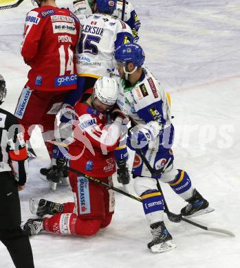 EBEL. Eishockey Bundesliga. KAC gegen	VSV. Lukas Haudum,  (KAC),   Sebastian Zauner (VSV). Klagenfurt, am 25.1.2022.
Foto: Kuess
www.qspictures.net

---
pressefotos, pressefotografie, kuess, qs, qspictures, sport, bild, bilder, bilddatenbank