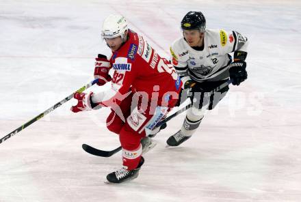 EBEL. Eishockey Bundesliga. KAC gegen	Dornbirn Bulldogs. Clemens Unterweger (KAC), Pavlo Padakin (Dornbirn Bulldogs). Klagenfurt, am 28.1.2022.
Foto: Kuess
www.qspictures.net

---
pressefotos, pressefotografie, kuess, qs, qspictures, sport, bild, bilder, bilddatenbank