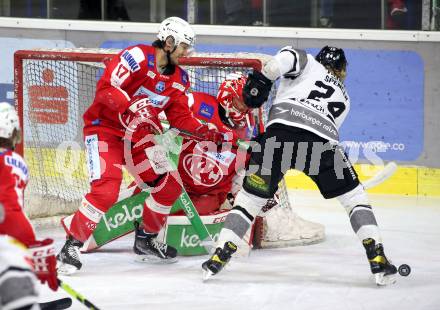 EBEL. Eishockey Bundesliga. KAC gegen	Dornbirn Bulldogs. Manuel Ganahl, Sebastian Dahm (KAC), Metthew Spencer (Dornbirn Bulldogs). Klagenfurt, am 28.1.2022.
Foto: Kuess
www.qspictures.net

---
pressefotos, pressefotografie, kuess, qs, qspictures, sport, bild, bilder, bilddatenbank