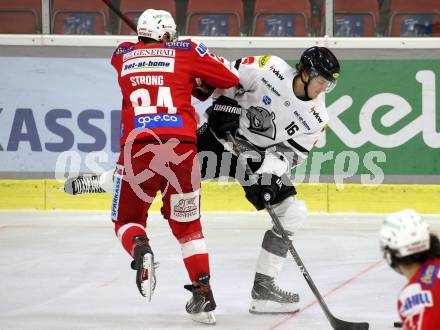 EBEL. Eishockey Bundesliga. KAC gegen	Dornbirn Bulldogs. Steven Strong (KAC), Simeon Schwinger (Dornbirn Bulldogs). Klagenfurt, am 28.1.2022.
Foto: Kuess
www.qspictures.net

---
pressefotos, pressefotografie, kuess, qs, qspictures, sport, bild, bilder, bilddatenbank