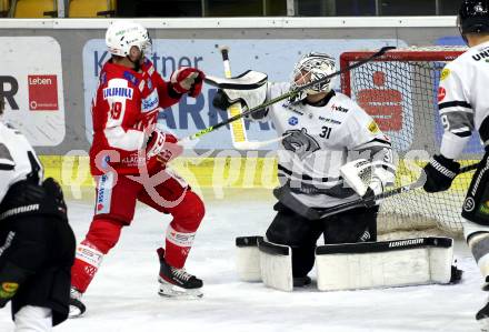 EBEL. Eishockey Bundesliga. KAC gegen	Dornbirn Bulldogs. Stefan Geier (KAC), David Madlener (Dornbirn Bulldogs). Klagenfurt, am 28.1.2022.
Foto: Kuess
www.qspictures.net

---
pressefotos, pressefotografie, kuess, qs, qspictures, sport, bild, bilder, bilddatenbank