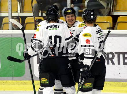 EBEL. Eishockey Bundesliga. KAC gegen	Dornbirn Bulldogs. Torjubel Pavlo Padakin, Shawn Odonell, Nikita Jevpalovs (Dornbirn Bulldogs). Klagenfurt, am 28.1.2022.
Foto: Kuess
www.qspictures.net

---
pressefotos, pressefotografie, kuess, qs, qspictures, sport, bild, bilder, bilddatenbank