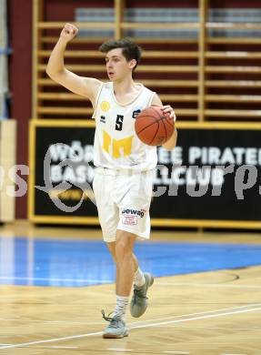 Basketball Zweite Liga 2021/2022. Grunddurchgang 14. Runde.  Woerthersee Piraten gegen Basket Flames. Felix Leindecker  (Piraten). Klagenfurt, am 29.1.2022. 
Foto: Kuess
www.qspictures.net

---
pressefotos, pressefotografie, kuess, qs, qspictures, sport, bild, bilder, bilddatenbank