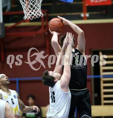 Basketball Zweite Liga 2021/2022. Grunddurchgang 14. Runde.  Woerthersee Piraten gegen Basket Flames.  Andreas Nuck (Piraten), Lorenz Gerstendoerfer  (Basket Flames). Klagenfurt, am 29.1.2022. 
Foto: Kuess
www.qspictures.net

---
pressefotos, pressefotografie, kuess, qs, qspictures, sport, bild, bilder, bilddatenbank