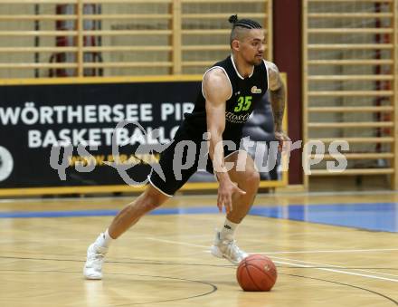 Basketball Zweite Liga 2021/2022. Grunddurchgang 14. Runde.  Woerthersee Piraten gegen Basket Flames.  Fabio Soehnel  (Basket Flames). Klagenfurt, am 29.1.2022. 
Foto: Kuess
www.qspictures.net

---
pressefotos, pressefotografie, kuess, qs, qspictures, sport, bild, bilder, bilddatenbank