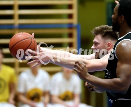 Basketball Zweite Liga 2021/2022. Grunddurchgang 14. Runde.  Woerthersee Piraten gegen Basket Flames.  Gabriel Stepan  (Basket Flames). Klagenfurt, am 29.1.2022. 
Foto: Kuess
www.qspictures.net

---
pressefotos, pressefotografie, kuess, qs, qspictures, sport, bild, bilder, bilddatenbank