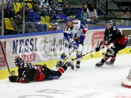 EBEL. Eishockey Bundesliga. VSV gegen Tesla Orli Znojmo.  Kevin Moderer,  (VSV),  Ulf Alexander Younan (Znojmo). Villach, am 2.2.2022.
Foto: Kuess
www.qspictures.net
---
pressefotos, pressefotografie, kuess, qs, qspictures, sport, bild, bilder, bilddatenbank