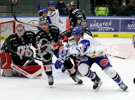 EBEL. Eishockey Bundesliga. VSV gegen Tesla Orli Znojmo. Chris Collins,  (VSV), Jan Bartko   (Znojmo). Villach, am 2.2.2022.
Foto: Kuess
www.qspictures.net
---
pressefotos, pressefotografie, kuess, qs, qspictures, sport, bild, bilder, bilddatenbank