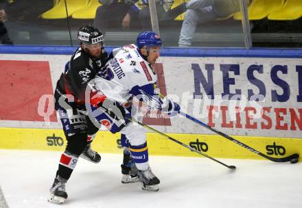 EBEL. Eishockey Bundesliga. VSV gegen Tesla Orli Znojmo. Brett Flemming,  (VSV),  Radek Prokes  (Znojmo). Villach, am 2.2.2022.
Foto: Kuess
www.qspictures.net
---
pressefotos, pressefotografie, kuess, qs, qspictures, sport, bild, bilder, bilddatenbank