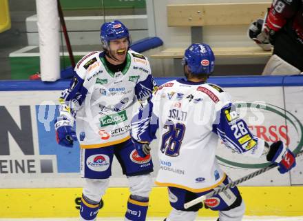 EBEL. Eishockey Bundesliga. VSV gegen Tesla Orli Znojmo.  Torjubel Alexander Rauchenwald, Derek Joslin (VSV). Villach, am 2.2.2022.
Foto: Kuess
www.qspictures.net
---
pressefotos, pressefotografie, kuess, qs, qspictures, sport, bild, bilder, bilddatenbank