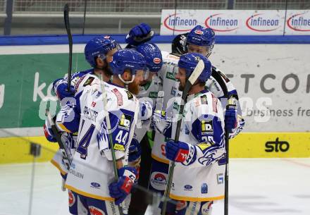 EBEL. Eishockey Bundesliga. VSV gegen Tesla Orli Znojmo. Torjubel Scott Kosmachuk, Travis Oleksuk, Jamie Fraser, Rick Schofield, Nico Brunner (VSV). Villach, am 2.2.2022.
Foto: Kuess
www.qspictures.net
---
pressefotos, pressefotografie, kuess, qs, qspictures, sport, bild, bilder, bilddatenbank