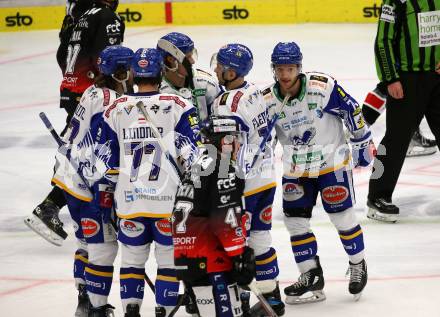 EBEL. Eishockey Bundesliga. VSV gegen Tesla Orli Znojmo.  Torjubel Chris Collins, John Hughes, Philipp Lindner, Brett Flemming (VSV). Villach, am 2.2.2022.
Foto: Kuess
www.qspictures.net
---
pressefotos, pressefotografie, kuess, qs, qspictures, sport, bild, bilder, bilddatenbank