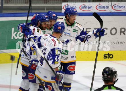 EBEL. Eishockey Bundesliga. VSV gegen Tesla Orli Znojmo. Torjubel Scott Kosmachuk, Travis Oleksuk, Jamie Fraser, Rick Schofield, (VSV). Villach, am 2.2.2022.
Foto: Kuess
www.qspictures.net
---
pressefotos, pressefotografie, kuess, qs, qspictures, sport, bild, bilder, bilddatenbank