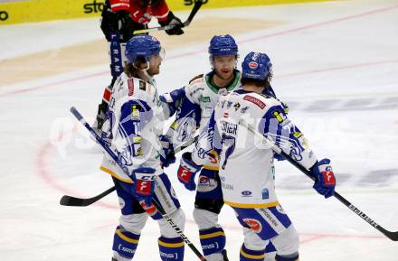 EBEL. Eishockey Bundesliga. VSV gegen Tesla Orli Znojmo.  Torjubel Chris Collins, John Hughes, Philipp Lindner (VSV). Villach, am 2.2.2022.
Foto: Kuess
www.qspictures.net
---
pressefotos, pressefotografie, kuess, qs, qspictures, sport, bild, bilder, bilddatenbank