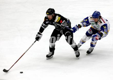 EBEL. Eishockey Bundesliga. VSV gegen Dornbirn Bulldogs.  Marco Richter, (VSV),  Kevin Macierzynski  (Dornbirn). Villach, am 5.2.2022.
Foto: Kuess
www.qspictures.net
---
pressefotos, pressefotografie, kuess, qs, qspictures, sport, bild, bilder, bilddatenbank