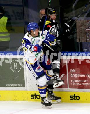 EBEL. Eishockey Bundesliga. VSV gegen Dornbirn Bulldogs. Marco Richter, (VSV),  Ari Groendahl   (Dornbirn). Villach, am 5.2.2022.
Foto: Kuess
www.qspictures.net
---
pressefotos, pressefotografie, kuess, qs, qspictures, sport, bild, bilder, bilddatenbank