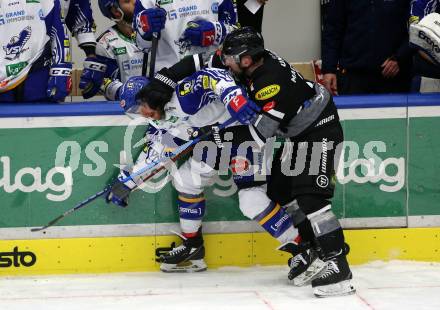 EBEL. Eishockey Bundesliga. VSV gegen Dornbirn Bulldogs.  Kevin Moderer,  (VSV),  Kevin Macierzynski (Dornbirn). Villach, am 5.2.2022.
Foto: Kuess
www.qspictures.net
---
pressefotos, pressefotografie, kuess, qs, qspictures, sport, bild, bilder, bilddatenbank