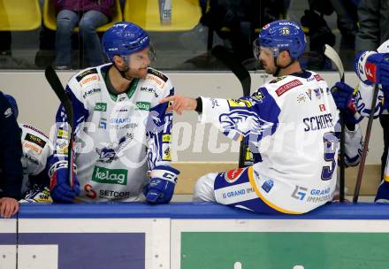 EBEL. Eishockey Bundesliga. VSV gegen Dornbirn Bulldogs.  John Hughes, Rick Schofield (VSV). Villach, am 5.2.2022.
Foto: Kuess
www.qspictures.net
---
pressefotos, pressefotografie, kuess, qs, qspictures, sport, bild, bilder, bilddatenbank