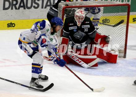 EBEL. Eishockey Bundesliga. VSV gegen Dornbirn Bulldogs. Maximilian Rebernig,   (VSV), Linus Lundin  (Dornbirn). Villach, am 5.2.2022.
Foto: Kuess
www.qspictures.net
---
pressefotos, pressefotografie, kuess, qs, qspictures, sport, bild, bilder, bilddatenbank