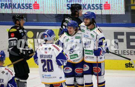 EBEL. Eishockey Bundesliga. VSV gegen Dornbirn Bulldogs. Torjubel Benjamin Lanzinger, Maximilian Rebernig, Nico Brunner  (VSV). Villach, am 5.2.2022.
Foto: Kuess
www.qspictures.net
---
pressefotos, pressefotografie, kuess, qs, qspictures, sport, bild, bilder, bilddatenbank