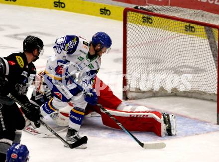 EBEL. Eishockey Bundesliga. VSV gegen Dornbirn Bulldogs. Alexander Rauchenwald,  (VSV),  Linus Lundin  (Dornbirn). Villach, am 5.2.2022.
Foto: Kuess
www.qspictures.net
---
pressefotos, pressefotografie, kuess, qs, qspictures, sport, bild, bilder, bilddatenbank