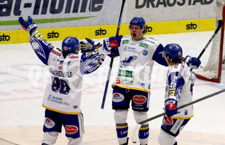 EBEL. Eishockey Bundesliga. VSV gegen Hydro Fehervar AV 19. Torjubel Marco Richter, Benjamin Lanzinger, Alexander Rauchenwald  (VSV). Villach, am 6.2.2022.
Foto: Kuess
www.qspictures.net
---
pressefotos, pressefotografie, kuess, qs, qspictures, sport, bild, bilder, bilddatenbank