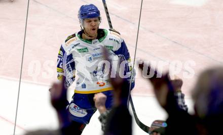 EBEL. Eishockey Bundesliga. VSV gegen Hydro Fehervar AV 19.  Torjubel John Hughes (VSV). Villach, am 6.2.2022.
Foto: Kuess
www.qspictures.net
---
pressefotos, pressefotografie, kuess, qs, qspictures, sport, bild, bilder, bilddatenbank