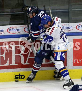 EBEL. Eishockey Bundesliga. VSV gegen Hydro Fehervar AV 19.  Philipp Lindner,  (VSV),  Colin Jacobs (Fehervar). Villach, am 6.2.2022.
Foto: Kuess
www.qspictures.net
---
pressefotos, pressefotografie, kuess, qs, qspictures, sport, bild, bilder, bilddatenbank