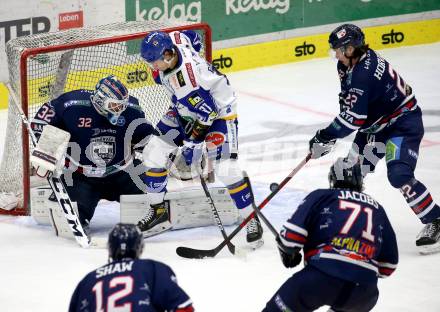 EBEL. Eishockey Bundesliga. VSV gegen Hydro Fehervar AV 19.  Marco Richter, (VSV), Rasmus Tirronen, Milan Horvath   (Fehervar). Villach, am 6.2.2022.
Foto: Kuess
www.qspictures.net
---
pressefotos, pressefotografie, kuess, qs, qspictures, sport, bild, bilder, bilddatenbank