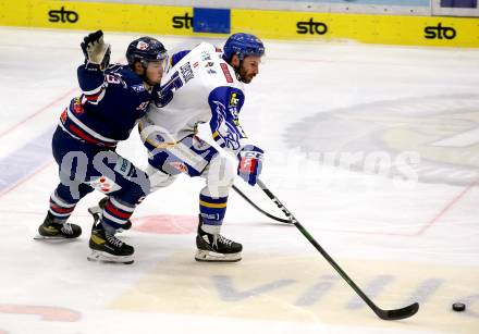 EBEL. Eishockey Bundesliga. VSV gegen Hydro Fehervar AV 19.  Travis Oleksuk,  (VSV),  Akos Mihaly (Fehervar). Villach, am 6.2.2022.
Foto: Kuess
www.qspictures.net
---
pressefotos, pressefotografie, kuess, qs, qspictures, sport, bild, bilder, bilddatenbank