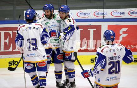 EBEL. Eishockey Bundesliga. VSV gegen Hydro Fehervar AV 19.  Torjubel Travis Oleksuk, Scott Kosmachuk, Luca Potocnik, Nico Brunner (VSV). Villach, am 6.2.2022.
Foto: Kuess
www.qspictures.net
---
pressefotos, pressefotografie, kuess, qs, qspictures, sport, bild, bilder, bilddatenbank