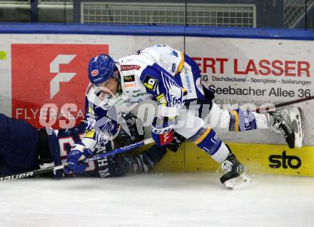 EBEL. Eishockey Bundesliga. VSV gegen Hydro Fehervar AV 19.  Scott Kosmachuk,  (VSV),  Milan Horvath (Fehervar). Villach, am 6.2.2022.
Foto: Kuess
www.qspictures.net
---
pressefotos, pressefotografie, kuess, qs, qspictures, sport, bild, bilder, bilddatenbank