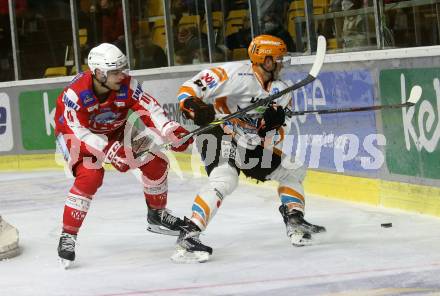 EBEL. Eishockey Bundesliga. KAC gegen	Steinbach Black Wings Linz. Lukas Haudum, (KAC), Ramon Schnetzer   (Linz). Klagenfurt, am 8.2.2022.
Foto: Kuess
www.qspictures.net

---
pressefotos, pressefotografie, kuess, qs, qspictures, sport, bild, bilder, bilddatenbank