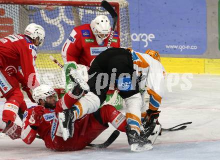 EBEL. Eishockey Bundesliga. KAC gegen	Steinbach Black Wings Linz. Rok Ticar,  (KAC),  Brian Lebler (Linz). Klagenfurt, am 8.2.2022.
Foto: Kuess
www.qspictures.net

---
pressefotos, pressefotografie, kuess, qs, qspictures, sport, bild, bilder, bilddatenbank