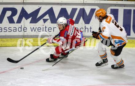 EBEL. Eishockey Bundesliga. KAC gegen	Steinbach Black Wings Linz. Nikolaus Kraus,  (KAC), Raphael Wolf  (Linz). Klagenfurt, am 8.2.2022.
Foto: Kuess
www.qspictures.net

---
pressefotos, pressefotografie, kuess, qs, qspictures, sport, bild, bilder, bilddatenbank