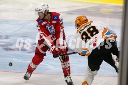 EBEL. Eishockey Bundesliga. KAC gegen	Steinbach Black Wings Linz. Clemens Unterweger,  (KAC), Dalibor Bortnak  (Linz). Klagenfurt, am 8.2.2022.
Foto: Kuess
www.qspictures.net

---
pressefotos, pressefotografie, kuess, qs, qspictures, sport, bild, bilder, bilddatenbank