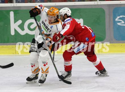 EBEL. Eishockey Bundesliga. KAC gegen	Steinbach Black Wings Linz. Niklas Andre Wuerschl, (KAC), Niklas Bretschneider   (Linz). Klagenfurt, am 8.2.2022.
Foto: Kuess
www.qspictures.net

---
pressefotos, pressefotografie, kuess, qs, qspictures, sport, bild, bilder, bilddatenbank