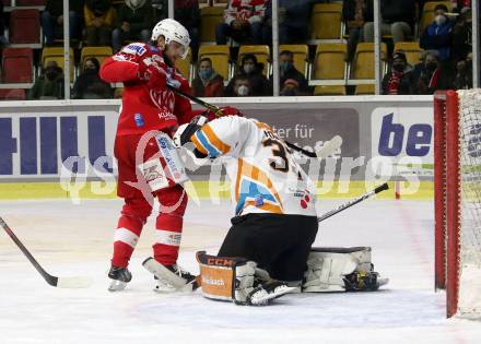 EBEL. Eishockey Bundesliga. KAC gegen	Steinbach Black Wings Linz. Daniel Obersteiner, (KAC), Thomas Hoeneckl   (Linz). Klagenfurt, am 8.2.2022.
Foto: Kuess
www.qspictures.net

---
pressefotos, pressefotografie, kuess, qs, qspictures, sport, bild, bilder, bilddatenbank