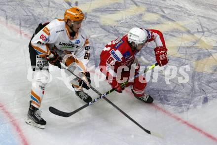 EBEL. Eishockey Bundesliga. KAC gegen	Steinbach Black Wings Linz. Fabian Hochegger, (KAC),  Ramon Schnetzer  (Linz). Klagenfurt, am 8.2.2022.
Foto: Kuess
www.qspictures.net

---
pressefotos, pressefotografie, kuess, qs, qspictures, sport, bild, bilder, bilddatenbank