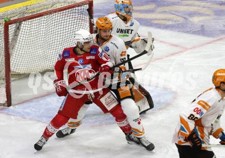 EBEL. Eishockey Bundesliga. KAC gegen	Steinbach Black Wings Linz.  Lukas Haudum, (KAC), Raphael Wolf   (Linz). Klagenfurt, am 8.2.2022.
Foto: Kuess
www.qspictures.net

---
pressefotos, pressefotografie, kuess, qs, qspictures, sport, bild, bilder, bilddatenbank