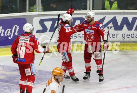 EBEL. Eishockey Bundesliga. KAC gegen	Steinbach Black Wings Linz.  Torjubel Davis Maier, Steven Strong, Stefan Geier (KAC). Klagenfurt, am 8.2.2022.
Foto: Kuess
www.qspictures.net

---
pressefotos, pressefotografie, kuess, qs, qspictures, sport, bild, bilder, bilddatenbank