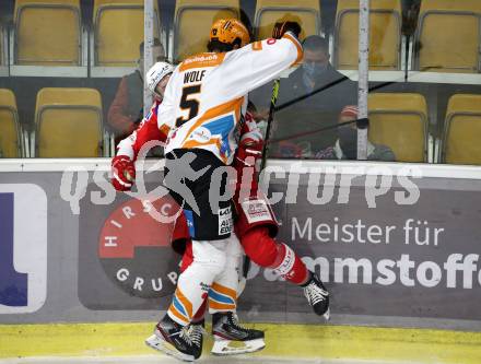 EBEL. Eishockey Bundesliga. KAC gegen	Steinbach Black Wings Linz. Andrej Tavzelj, (KAC),  Raphael Wolf  (Linz). Klagenfurt, am 8.2.2022.
Foto: Kuess
www.qspictures.net

---
pressefotos, pressefotografie, kuess, qs, qspictures, sport, bild, bilder, bilddatenbank