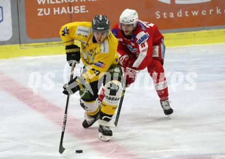 EBEL. Eishockey Bundesliga. KAC gegen	HC Pustertal Woelfe. Lukas Haudum,  (KAC),  Jakob Stukel (Pustertal). Klagenfurt, am 13.2.2022.
Foto: Kuess
www.qspictures.net

---
pressefotos, pressefotografie, kuess, qs, qspictures, sport, bild, bilder, bilddatenbank