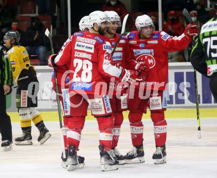 EBEL. Eishockey Bundesliga. KAC gegen	HC Pustertal Woelfe. Torjubel Martin Schumnig, Niklas Andre Wuerschl, Fabian Hochegger (KAC). Klagenfurt, am 13.2.2022.
Foto: Kuess
www.qspictures.net

---
pressefotos, pressefotografie, kuess, qs, qspictures, sport, bild, bilder, bilddatenbank