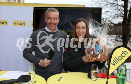 Snowboard. Empfang Silbermedaillengewinnerin Daniela Ulbing. Joschi Peharz,.  . Villach, am 11.2.2022.
Foto: Kuess
www.qspictures.net
---
pressefotos, pressefotografie, kuess, qs, qspictures, sport, bild, bilder, bilddatenbank