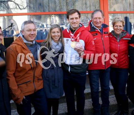 Schi Ski Alpin. Empfang Matthias Mayer.  Fritz Strobl, Claudia, Matthias Mayer, Franz Klammer, Claudia Strobl-Traninger.   Afritz, 12.2.2022.
Foto: Kuess
www.qspictures.net

---
pressefotos, pressefotografie, kuess, qs, qspictures, sport, bild, bilder, bilddatenbank