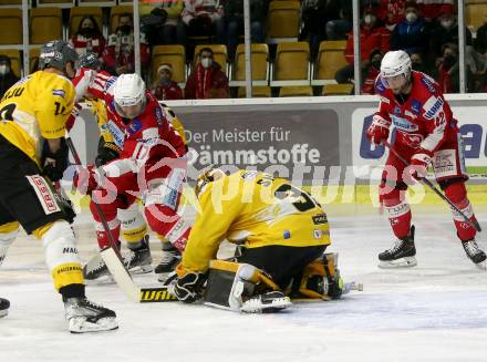 EBEL. Eishockey Bundesliga. KAC gegen	HC Pustertal Woelfe. Manuel Ganahl, Rok Ticar, (KAC),  Tomas Joshua Sholl  (Pustertal). Klagenfurt, am 13.2.2022.
Foto: Kuess
www.qspictures.net

---
pressefotos, pressefotografie, kuess, qs, qspictures, sport, bild, bilder, bilddatenbank